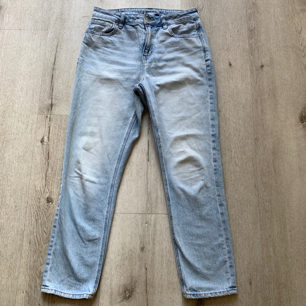 American Eagle Mom Jeans Women's Sz 4 Blue Light Wash High Rise Tapered Leg